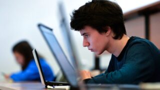 Свободный доступ к запрещенному контенту обнаружен в 56 школах ВКО