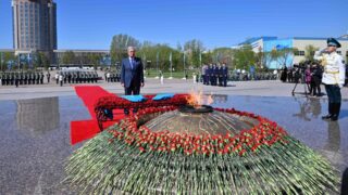 Токаев возложил цветы к монументу «Отан Ана»