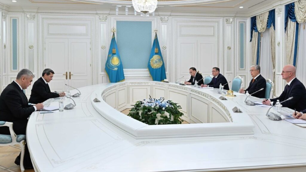 Токаев встретился с главой МИД Туркменистана Рашидом Мередовым