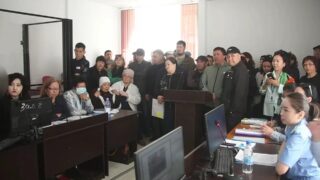 В Актобе начался суд над руководством стройкомпании из-за обманутых дольщиков