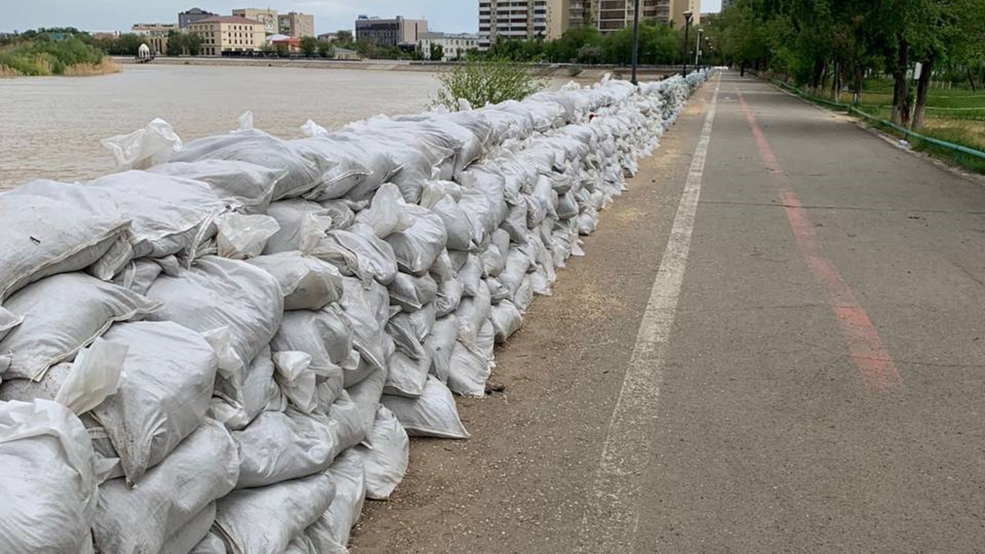 В Атырауской области растет уровень воды в реке Урал