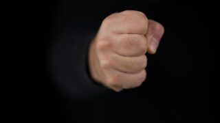 В полиции Алматы проверяют факт избиения пожилого мужчины