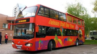 Передвижной концерт для ветеранов устроили в Астане ко Дню Победы