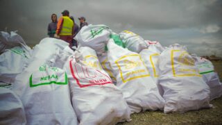 Продолжается road-эстафета «Таза Қазақстан»: волонтеры «Жастар Рухы» борются с вандализмом