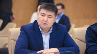 У людей проблемы, а один говорит зарабатывайте больше, второй веселится, говоря о халяльной саранче. Коллеги, куда мы идем? — депутат