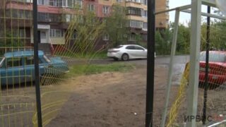 Установленное в прошлом году футбольное поле развалилось в Павлодаре