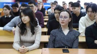 Более 50 молодых госслужащих получили крупные деньги на жилье за переезд в село