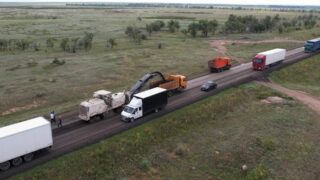 Министр транспорта проехал по самой проблемной дороге страны