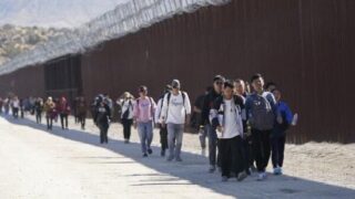 Число мигрантов из Китая растет на южной границе США