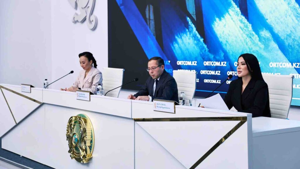 Молдир Абдуалиева на пресс-конференции в СЦК