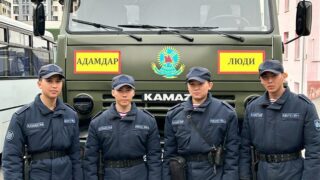 «Мы сразу перевязали рану»: патрульные гвардейцы не дали мужчине умереть от потери крови