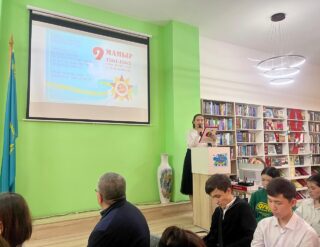 В алматинской библиотеке прошел литературный час к 80-летию Великой Победы
