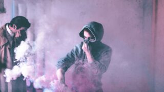 Клей под запрет? В Казахстане предложили ограничить продажу токсичных веществ