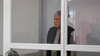 Начался суд над захватившим заложницу в алматинском аэропорту мужчиной