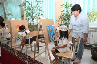 В Алматы родители смогут заново выбрать поставщиков услуг по «Даму Бала»