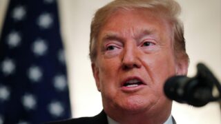 АҚШ президенті Дональд Трамп қытай тауарларына салынатын баж салығын 145% -дан 80%-ға дейін төмендетіп, байларға салынатын салықты қайта қарады