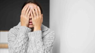 Вас читают по движениям: 5 жестов, которые выдают внутреннюю тревогу
