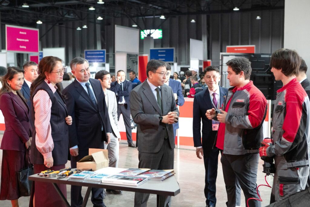 Иллюстрация — WorldSkills Almaty-2025: более 200 студентов участвуют в чемпионате, направленном на популяризацию рабочих профессий