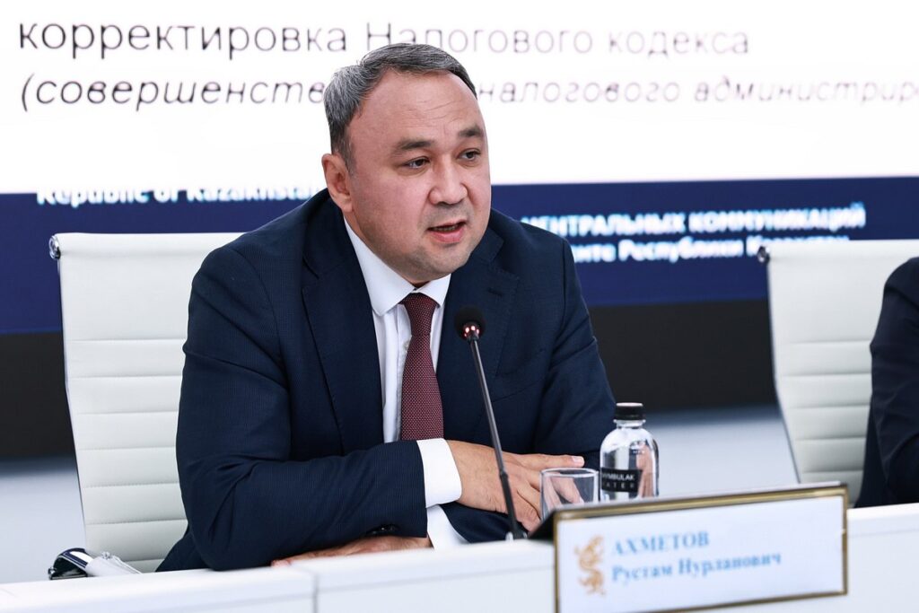 Рустам Ахметов