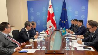 Казахстан обеспокоен депортациями граждан из Грузии