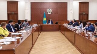 Олжас Бектенов провел встречу с экспертами по вопросам экономики