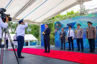 Полиции Алматинской области передали новые машины для работы