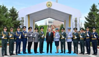 Лучшие курсанты Академии Национальной гвардии получили офицерские погоны от Президента