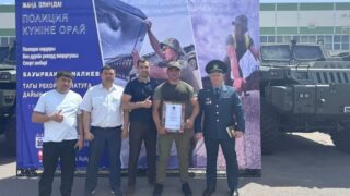 Бауыржан Камалиев установил мировой рекорд, протянув 24-тонную бронемашину Terrex Barys-А 8×8!