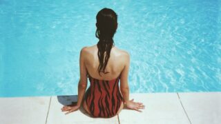 Опасная привычка: почему нельзя долго ходить в мокром купальнике