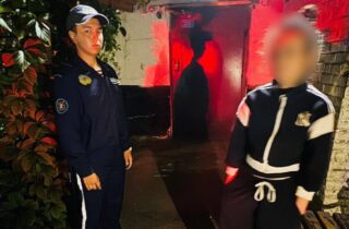 Гвардейцы задержали женщину с подозрительным веществом в Астане