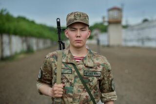 Гвардеец удивляет страну своим необычным голосом