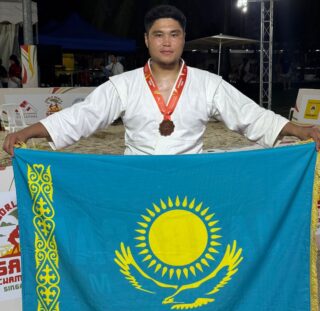 Гвардеец из Казахстана завоевал бронзу на чемпионате мира по пляжному самбо в Сингапуре