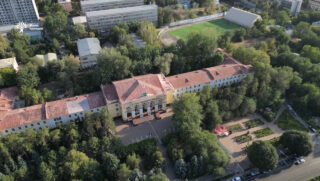 «Аграркаполия»: Жаңа адамдар призывают администрацию КазНАИУ прекратить распродажу университетских корпусов