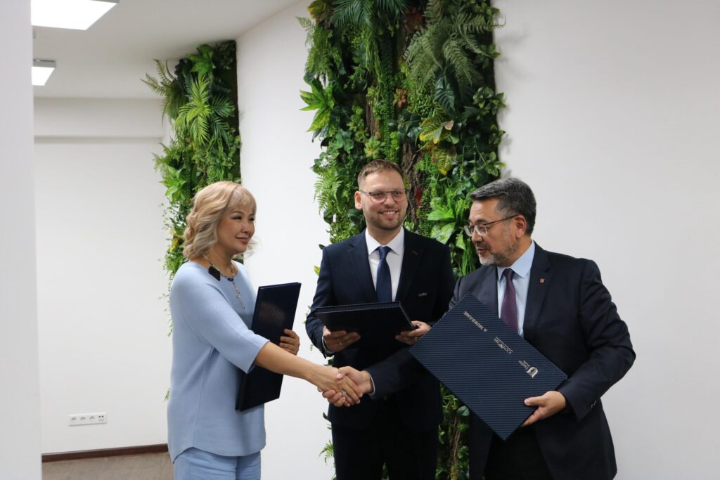 Иллюстрация — Нурбанк, Caspian University и Colvir Software Solutions заключили меморандум о сотрудничестве