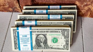 Что происходит с нацвалютой? В 2026 году доллар может подорожать до 610 тенге