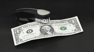 Сколько стоят доллар, евро и рубль в обменниках 21 октября 2025 года