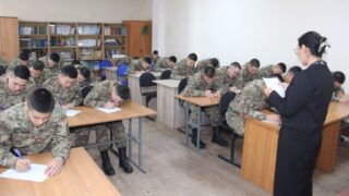 Гвардейцы подают пример: первыми среди силовых структур приняли участие в проекте «Ұлттық диктант»