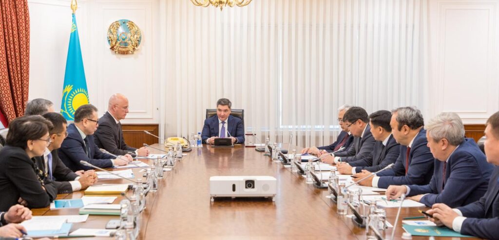 Иллюстрация — По поручению Главы государства Правительством принимаются меры по обеспечению макроэкономической стабильности и нивелированию негативных последствий экономических реформ