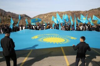 В Алматы в честь Дня Республики состоялась церемония поднятия Государственного флага