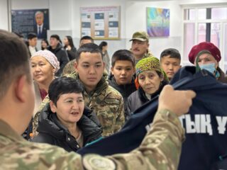 Родители гвардейцев познакомились с воинской частью в Туркестане