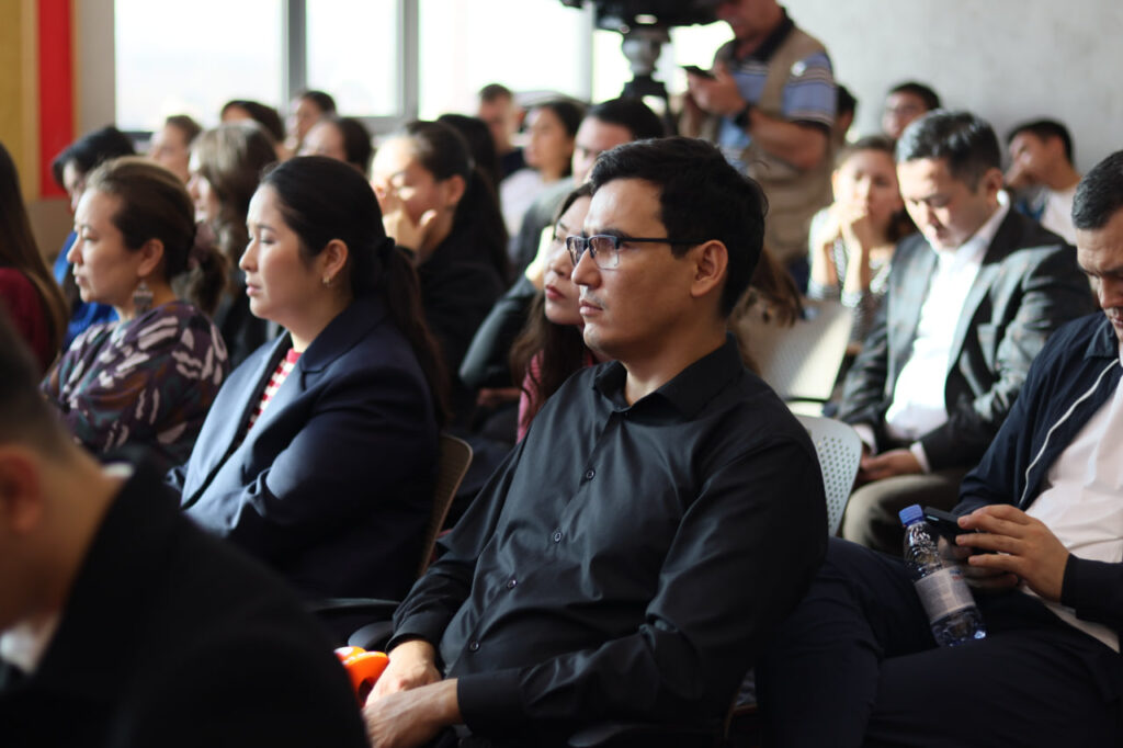 Иллюстрация — Home Credit Bank презентовал книгу о финансовых правилах на казахском