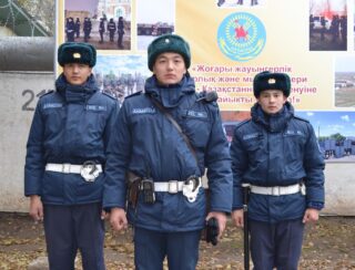 Военнослужащие Национальной гвардии нашли пропавшего ребёнка и передали его родителям