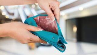 Задолженность по зарплате казахстанцам достигла 2,3 млрд тенге