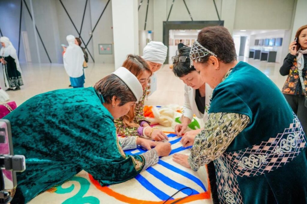 Иллюстрация — «Национальный код — наследие для поколений»: в Астане прошел этнофорум с участием почитателей казахского ремесла