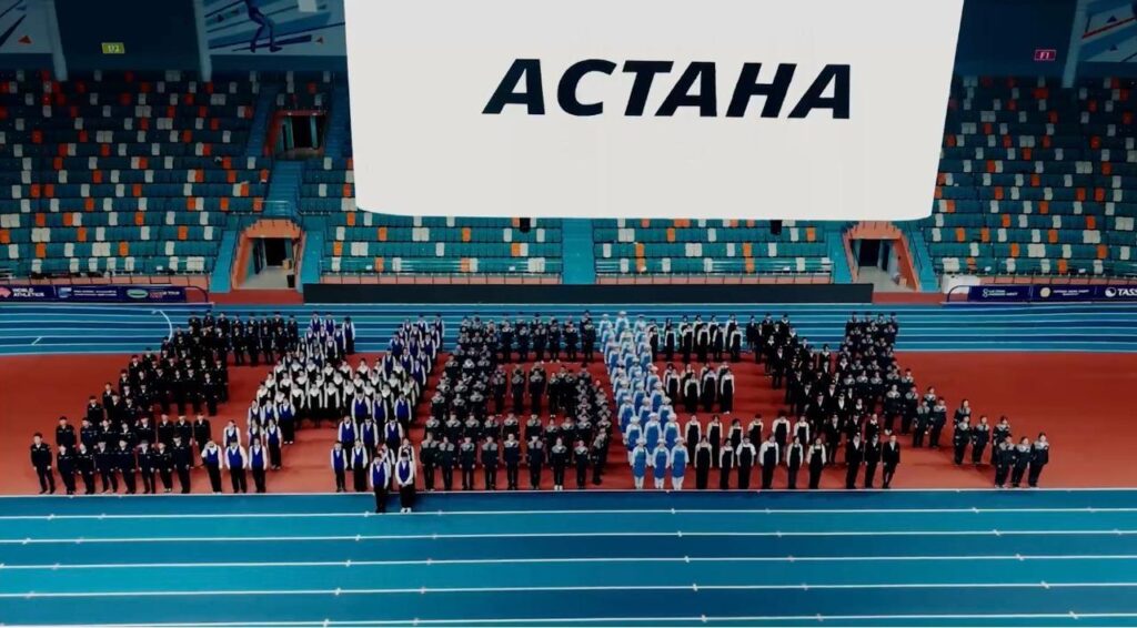 Иллюстрация — Более двух тысяч студентов столичных колледжей приняли участие во флешмобе в честь завершения Года рабочих профессий