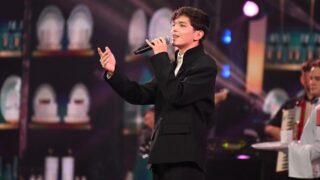 Казахстанцы требуют вернуть деньги за отменённый концерт Акмаля