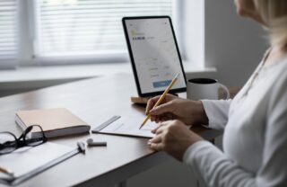 Число иностранных работников в Казахстане превысило 14 тысяч человек