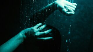 Вы делаете это в душе каждый день: врач предупредила о трёх ошибках