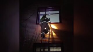 В Щучинске МЧС пришло на помощь детям и их матери