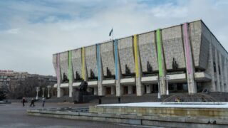 Реконструкция театра Ауэзова приостановлена из-за дефицита средств